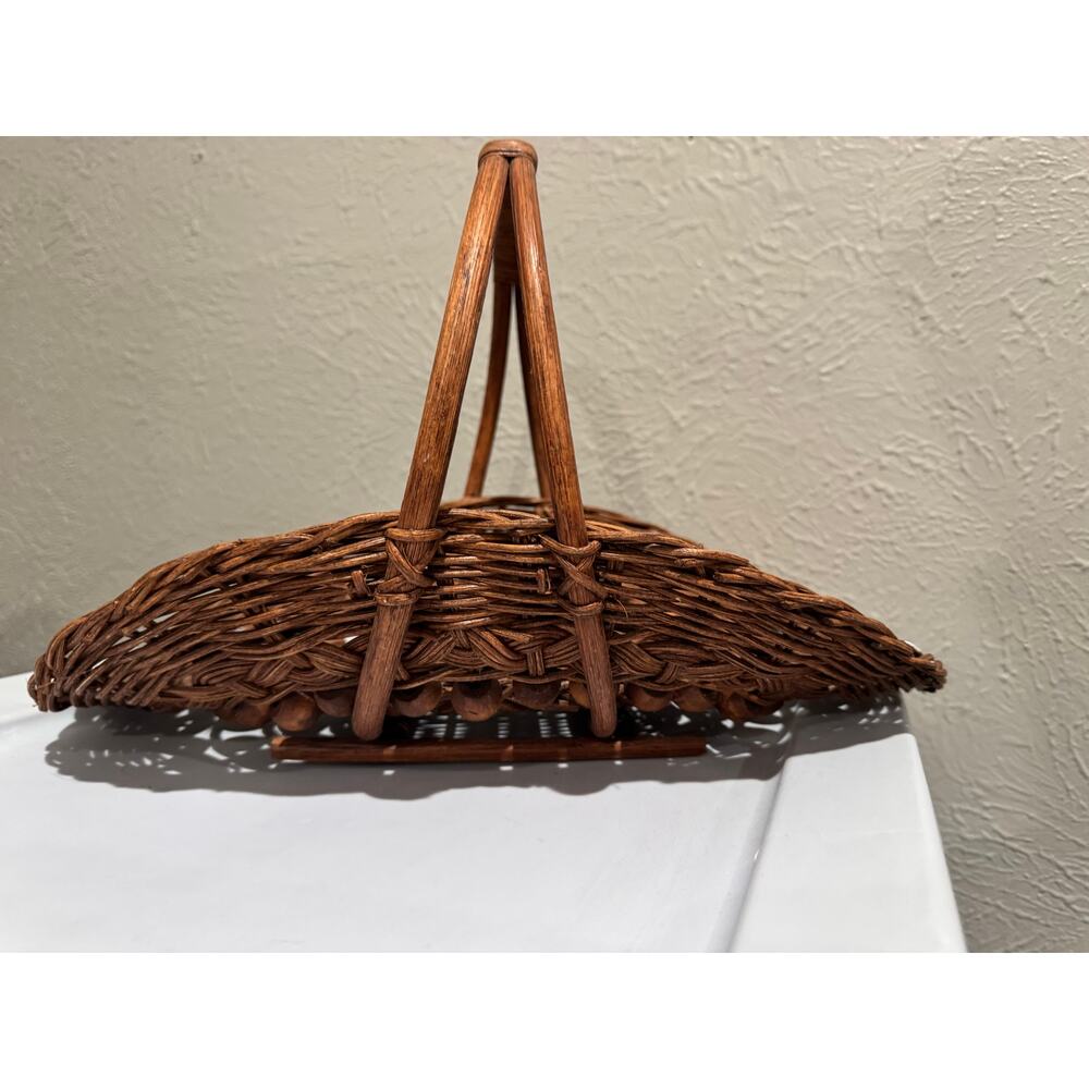 Vintage Woven Gathering Basket Phillipines - Picture 6 of 12